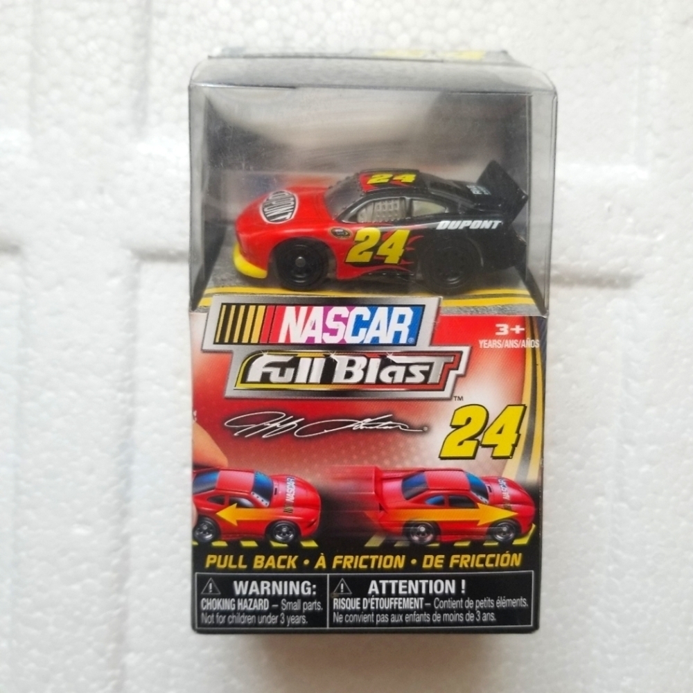 2011 Jeff Gordon #24 Nascar Full Blast Pull Back 1:64 Scale Car Unopen